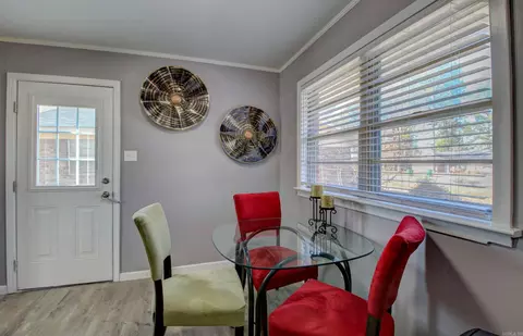 Dining - 2306 W 38th Ave, Pine Bluff, AR 71603 photo 1 of 2