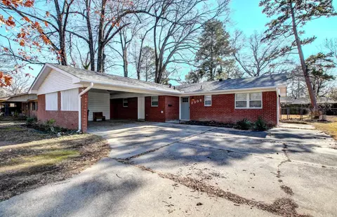 Exterior - 2306 W 38th Ave, Pine Bluff, AR 71603 photo 1 of 9