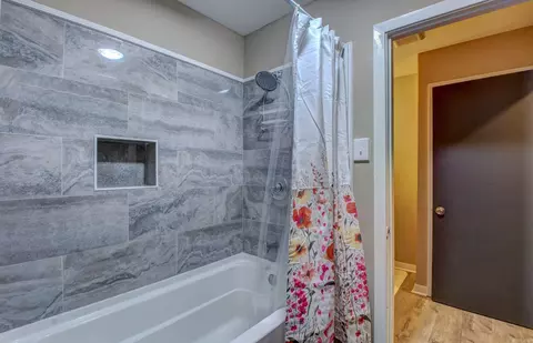 Bath - 2306 W 38th Ave, Pine Bluff, AR 71603 photo 2 of 3