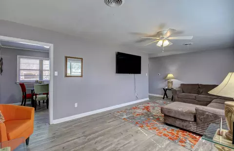 Living - 2306 W 38th Ave, Pine Bluff, AR 71603 photo 2 of 4