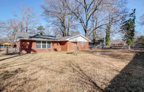 Exterior - 2306 W 38th Ave, Pine Bluff, AR 71603 photo 6 of 9
