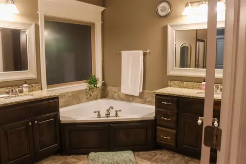 Bath - 46 Alexandrea Dr, Greenbrier, AR 72058 photo 1 of 6