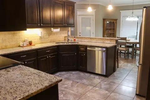 Kitchen - 46 Alexandrea Dr, Greenbrier, AR 72058 photo 3 of 4