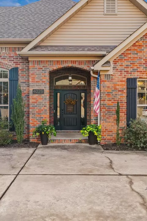 Exterior - 4025 Newcastle Dr, Conway, AR 72032 photo 7 of 12