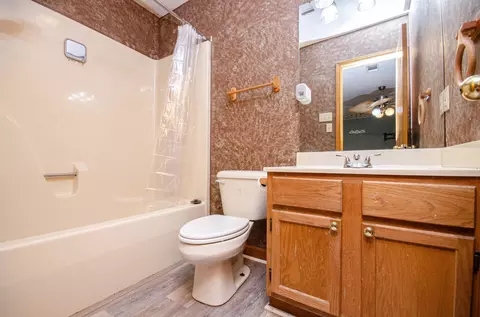 Bath - 19 Morningside Dr, Conway, AR 72034 photo 1 of 3