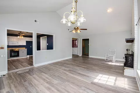 Living - 19 Morningside Dr, Conway, AR 72034 photo 3 of 4