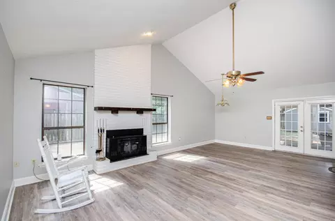 Living - 19 Morningside Dr, Conway, AR 72034 photo 2 of 4