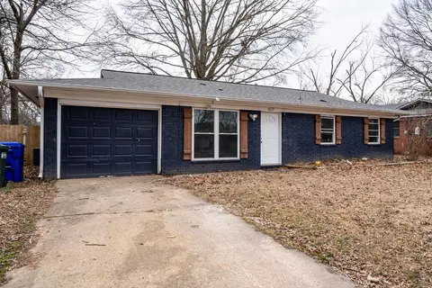 409 Hereford St, Conway, AR 72032 photo 2