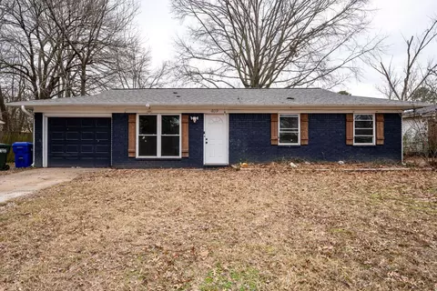 409 Hereford St, Conway, AR 72032 photo 1