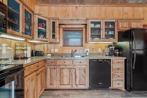 Kitchen - 4738 Highway 84, Bismarck, AR 71929 photo 2 of 2