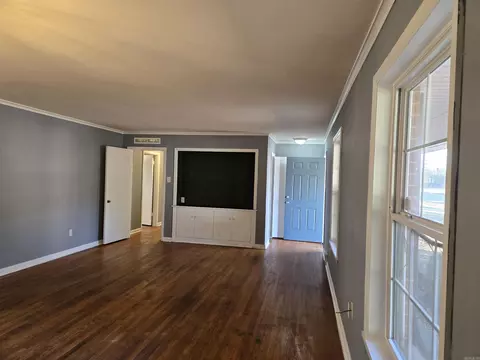 Living - 402 W 15th Ave, Pine Bluff, AR 71601 photo 1 of 2
