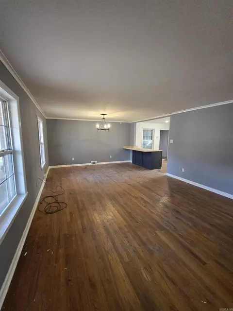 Living - 402 W 15th Ave, Pine Bluff, AR 71601 photo 2 of 2