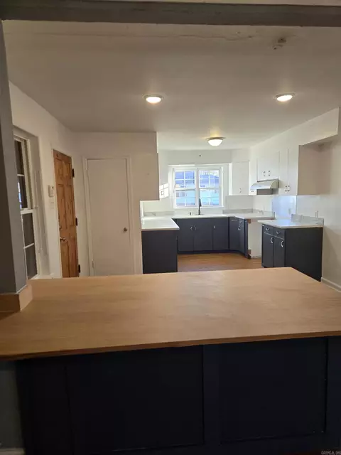 Kitchen - 402 W 15th Ave, Pine Bluff, AR 71601 photo 2 of 3