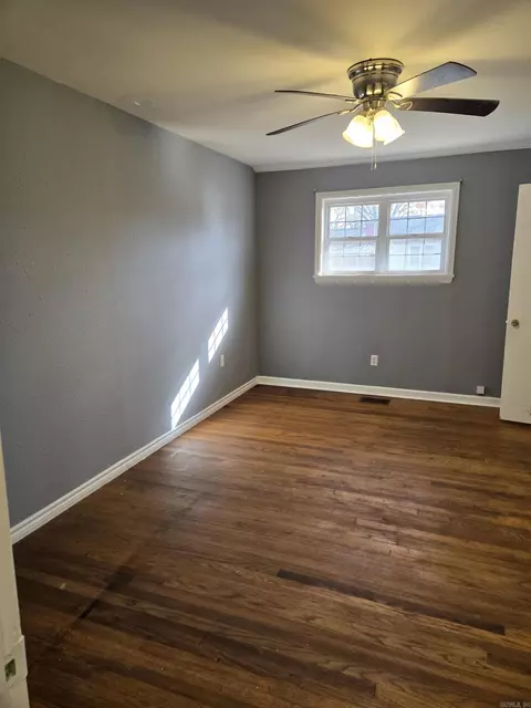 Bedroom - 402 W 15th Ave, Pine Bluff, AR 71601 photo 3 of 4