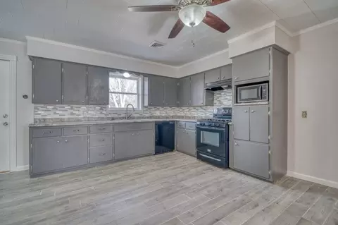 Kitchen - 220 W 6th, Rector, AR 72461 photo 1 of 1