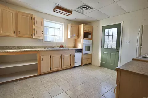 Kitchen - 2383 E Highway 270, Mount Ida, AR 71957 photo 3 of 3