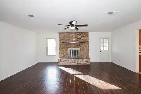 Living - 1100 Smithers Dr, Benton, AR 72015 photo 1 of 5