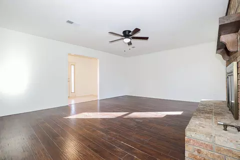 Living - 1100 Smithers Dr, Benton, AR 72015 photo 3 of 5
