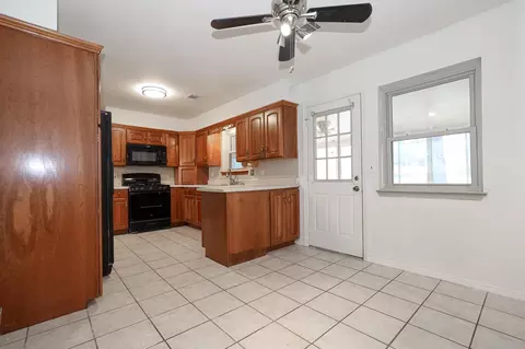 Kitchen - 1100 Smithers Dr, Benton, AR 72015 photo 2 of 4