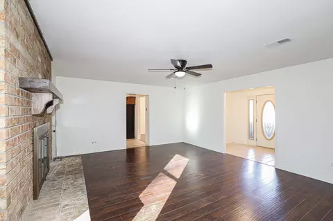 Living - 1100 Smithers Dr, Benton, AR 72015 photo 4 of 5
