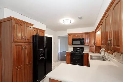 Kitchen - 1100 Smithers Dr, Benton, AR 72015 photo 3 of 4