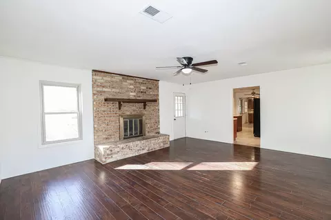 Living - 1100 Smithers Dr, Benton, AR 72015 photo 5 of 5