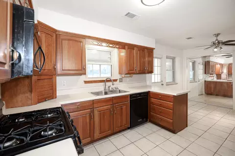 Kitchen - 1100 Smithers Dr, Benton, AR 72015 photo 1 of 4