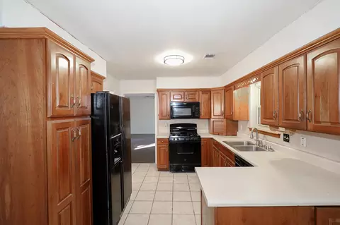 Kitchen - 1100 Smithers Dr, Benton, AR 72015 photo 4 of 4