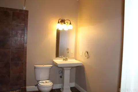 Bath - 2308 Foxborough, Pine Bluff, AR 71603 photo 6 of 9