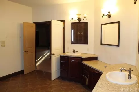 Bath - 2308 Foxborough, Pine Bluff, AR 71603 photo 8 of 9