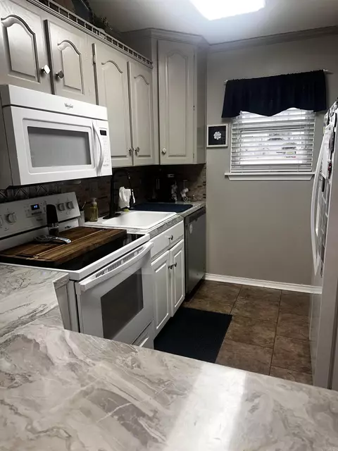 Kitchen - 16 Dark Forest Pl, Benton, AR 72019 photo 1 of 1