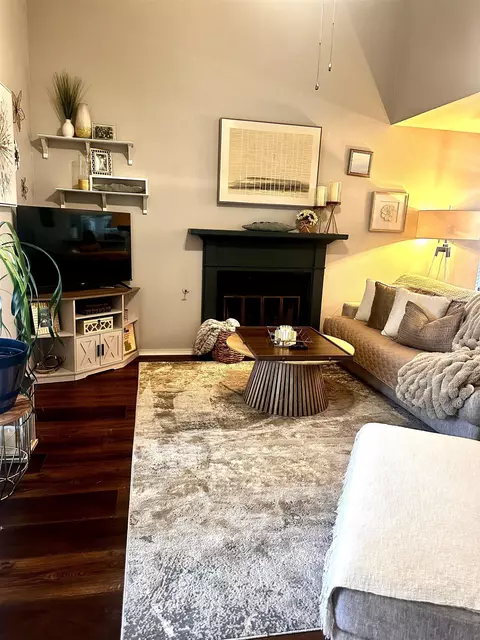 Living - 16 Dark Forest Pl, Benton, AR 72019 photo 2 of 2