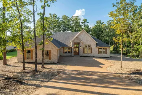15 Loyola Dr, Hot Springs Village, AR 71909