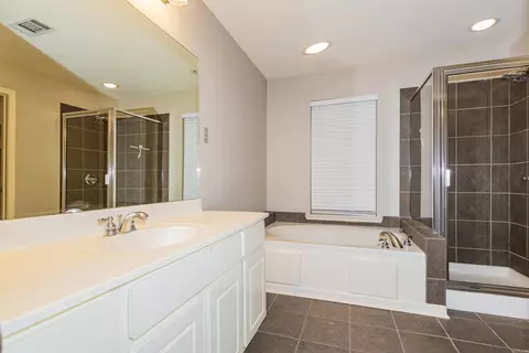 Bath - 1035 Skyline Dr, Alexander, AR 72002 photo 1 of 3