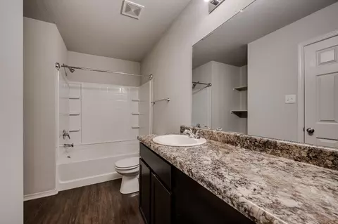 Bath - 7001 Woodsgate Cv, Alexander, AR 72002 photo 2 of 3