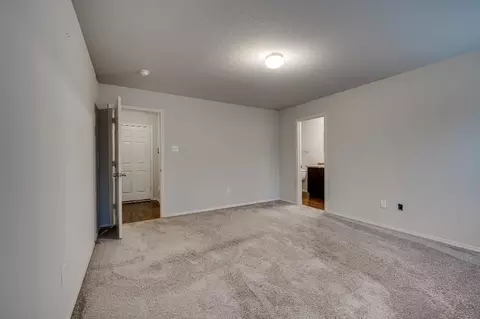 Bedroom - 7001 Woodsgate Cv, Alexander, AR 72002 photo 2 of 9