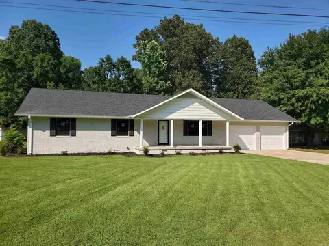 1017 Homecrest Dr, Piggott, AR 72454