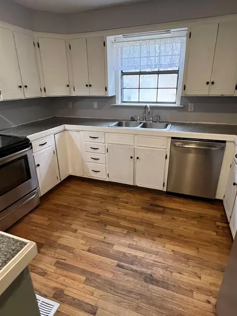 Kitchen - 288 Lower Ridge Rd, Conway, AR 72032 photo 1 of 2