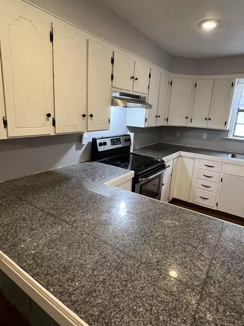 Kitchen - 288 Lower Ridge Rd, Conway, AR 72032 photo 2 of 2