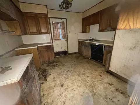 115 E Avenue H, Hooks, TX 75561 photo 4