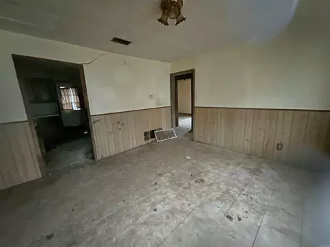 115 E Avenue H, Hooks, TX 75561 photo 2