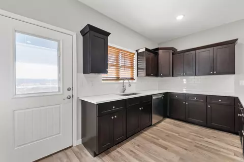 Kitchen - 135 Lloyd Henderson Rd, Beebe, AR 72012 photo 2 of 4