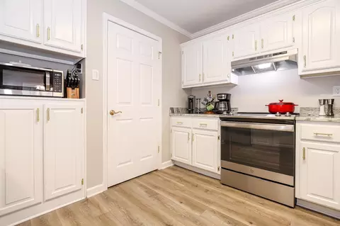 Kitchen - 2605 Eagle Run Dr, Benton, AR 72015 photo 3 of 4