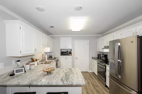 Kitchen - 2605 Eagle Run Dr, Benton, AR 72015 photo 2 of 4