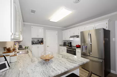 Kitchen - 2605 Eagle Run Dr, Benton, AR 72015 photo 1 of 4