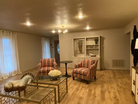 Living - 23 Timberlane Dr, Mount Ida, AR 71957 photo 3 of 5