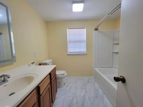 Bath - 10631 Glendale, Pine Bluff, AR 71603 photo 1 of 3