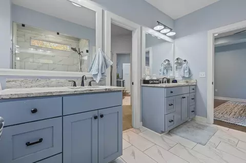 Bath - 1344 Vanderbuilt Dr, Benton, AR 72019 photo 3 of 6
