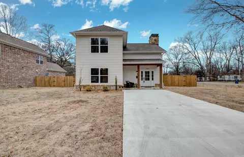 Exterior - 2002 Weems St, Conway, AR 72034 photo 3 of 6