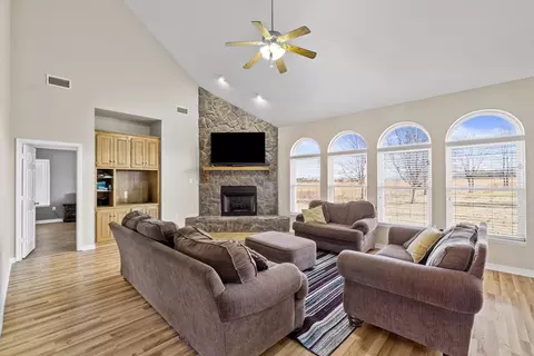 Living - 112 Granite Dr, Mcrae, AR 72102 photo 1 of 3